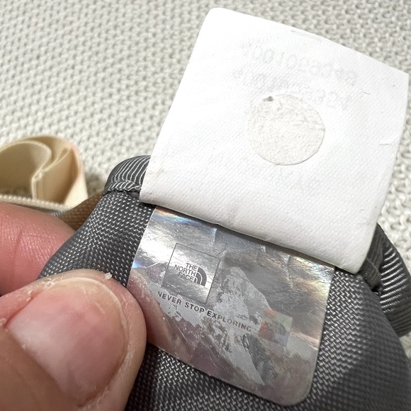 The North Face Belt Bag Versatile and Durable - Picture 11 of 14